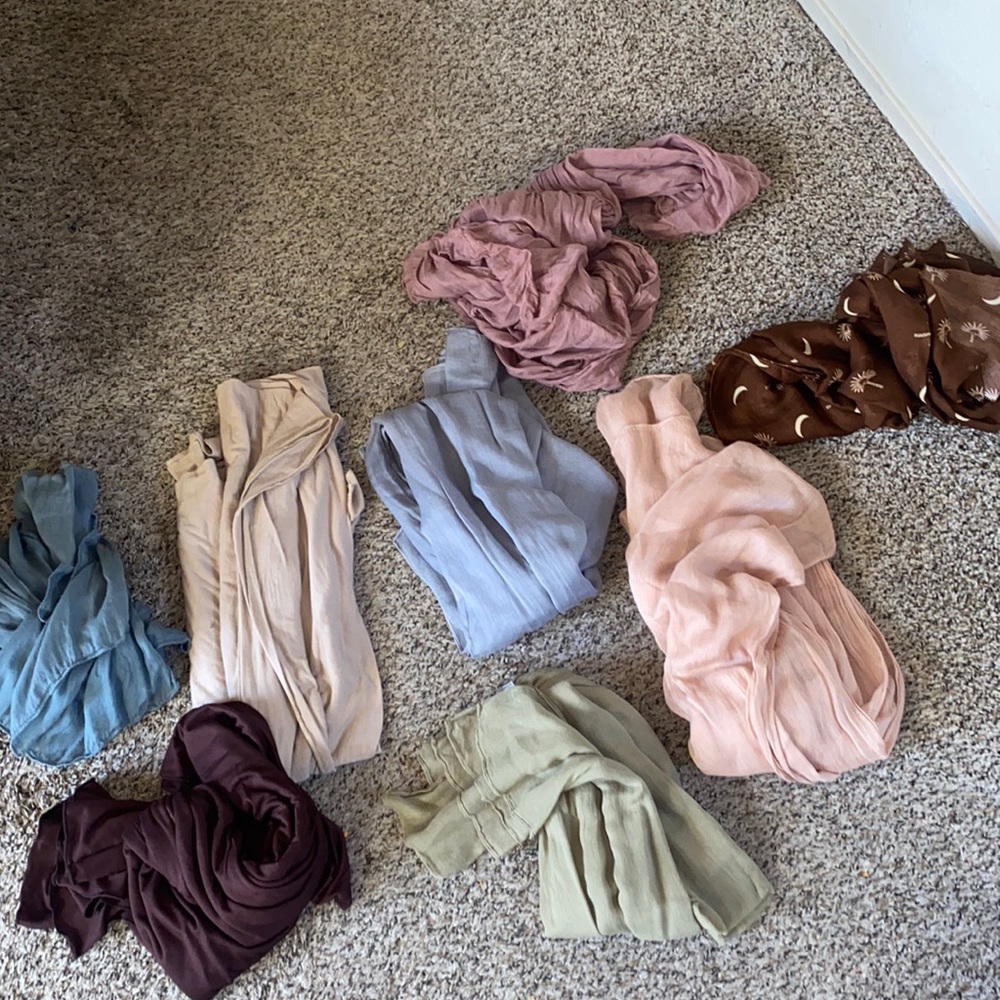 9 new scarfs great condition all together $13